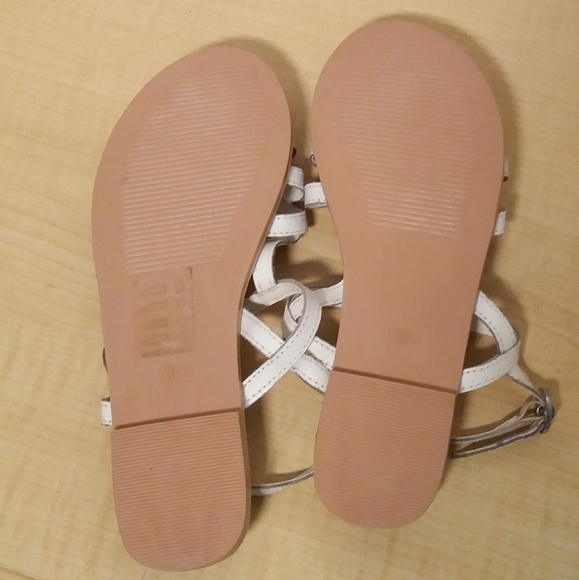 FINAL ClearOut! White Leather Strappy Flat Sandals, NEW - Picture 4 of 6